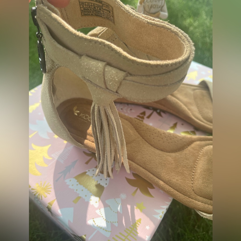 UGG Suede Tassel Wedge Frosted Almond/Tan/Cream Zippered Sandal NWOT Sz 9 - Picture 9 of 12
